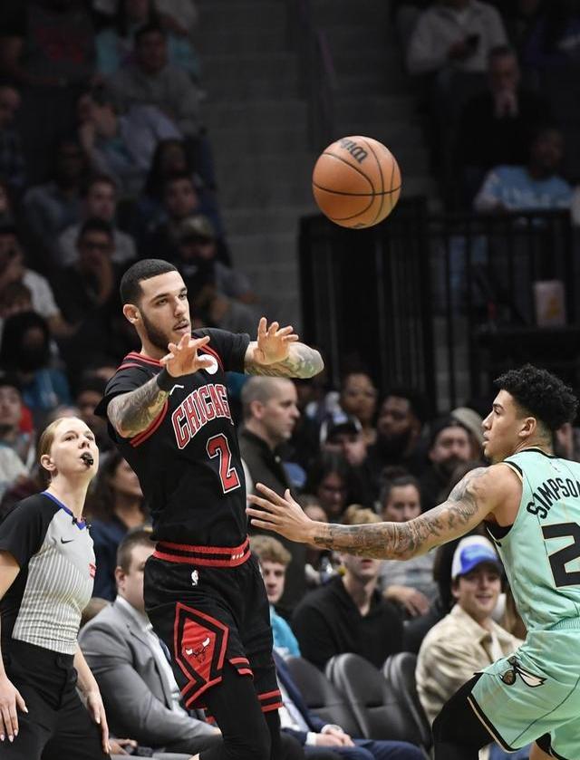 开云APP-关键时刻芝加哥公牛备战NBA季后赛，伤情更新细节曝光，媒体盛赞，团队化学反应显著的简单介绍